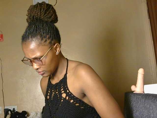 cutieglo live cam on BongaCams