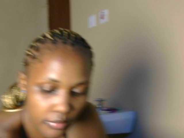 cutieglo live cam on BongaCams