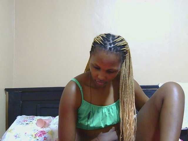cutieglo live cam on BongaCams