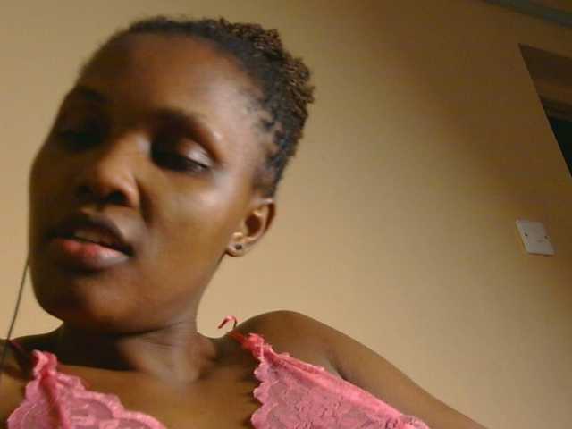 cutieglo live cam on BongaCams