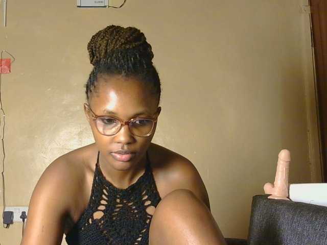cutieglo live cam on BongaCams