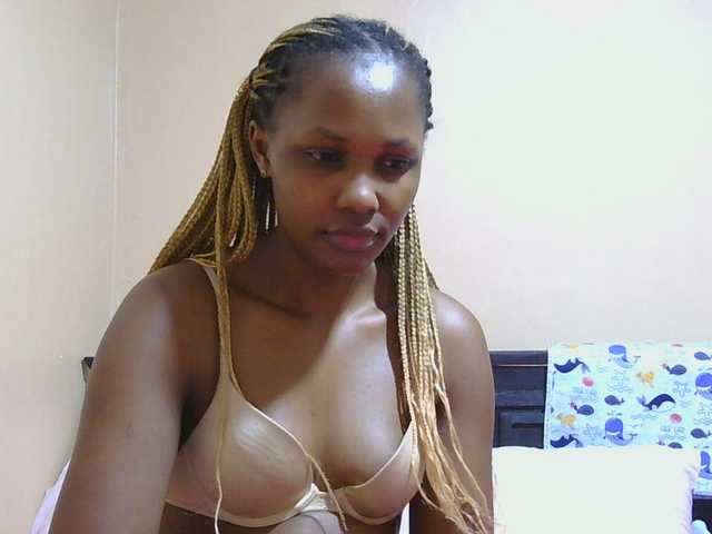 cutieglo live cam on BongaCams