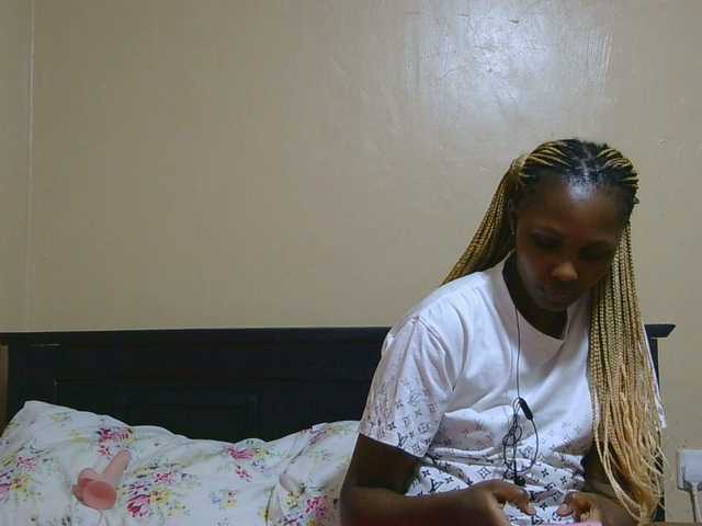 cutieglo live cam on BongaCams