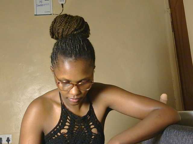 cutieglo live cam on BongaCams