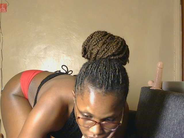 cutieglo live cam on BongaCams