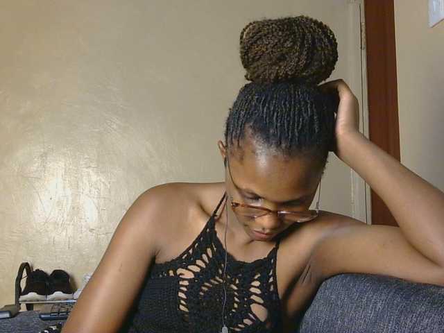 cutieglo live cam on BongaCams