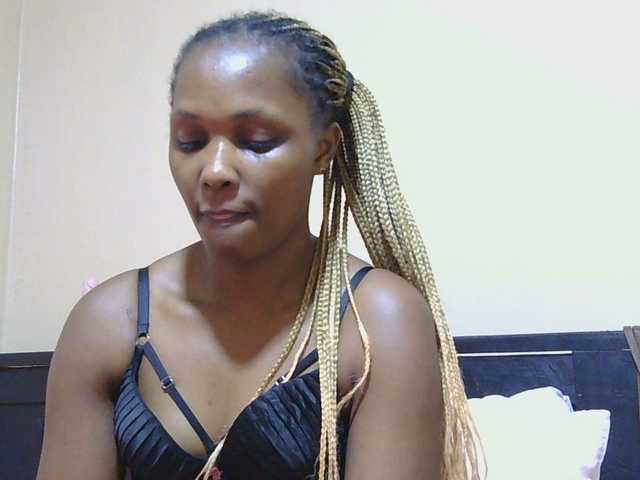 cutieglo live cam on BongaCams