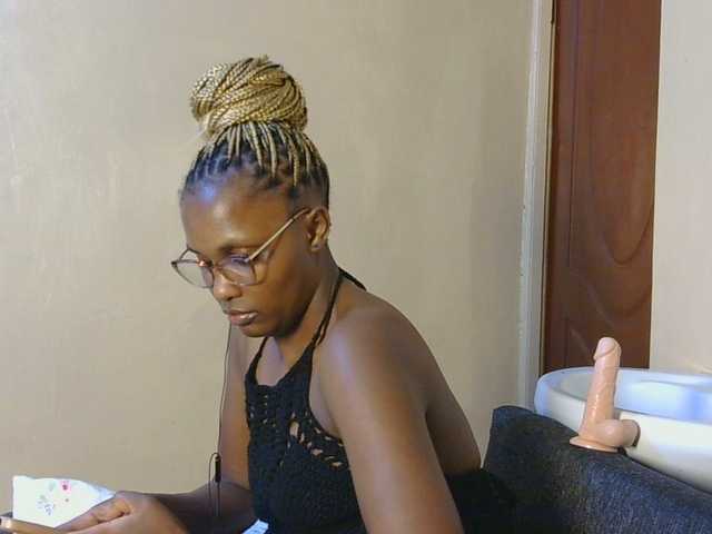 cutieglo live cam on BongaCams