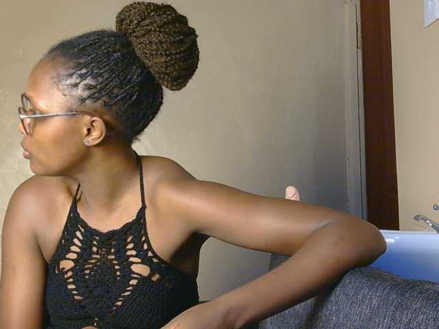 cutieglo live cam on BongaCams
