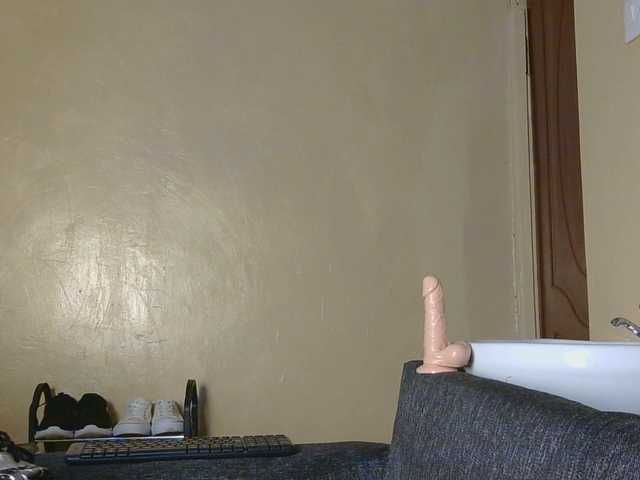 cutieglo live cam on BongaCams