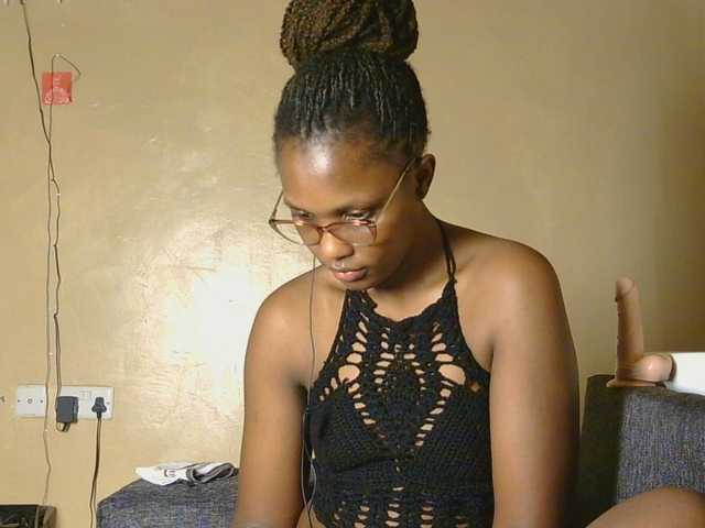 cutieglo live cam on BongaCams