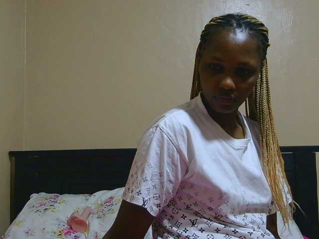 cutieglo live cam on BongaCams