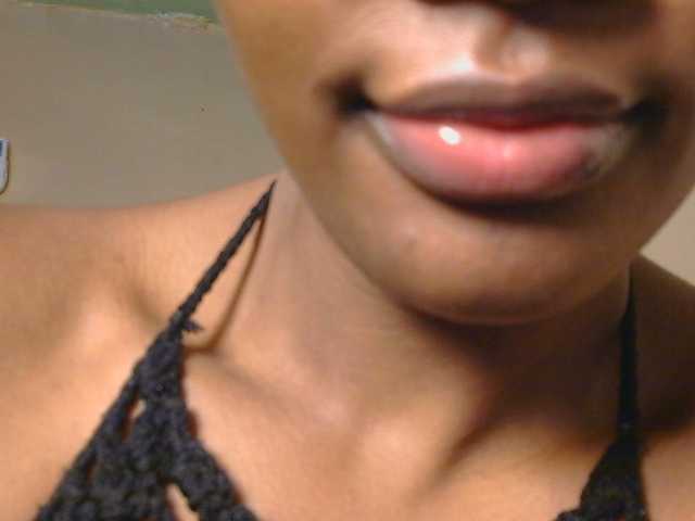 le modèle cutieglo est en webcam porno dans un show sur le site bongacams, il possède les tags suivants: Ebony,Brunette,Shaved