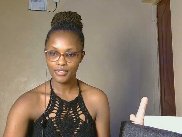 cutieglo live cam on BongaCams