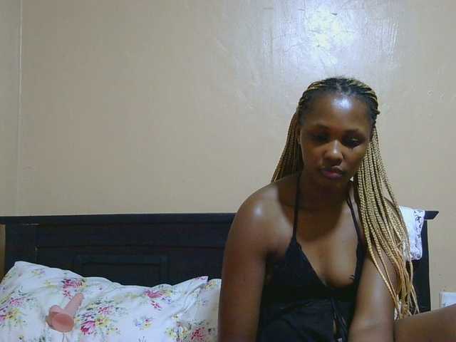 cutieglo live cam on BongaCams