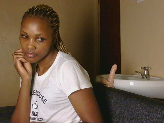 cutieglo live cam on BongaCams