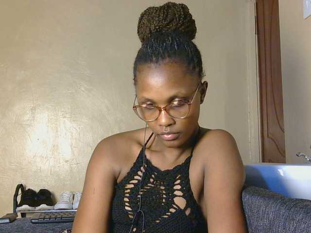 cutieglo live cam on BongaCams