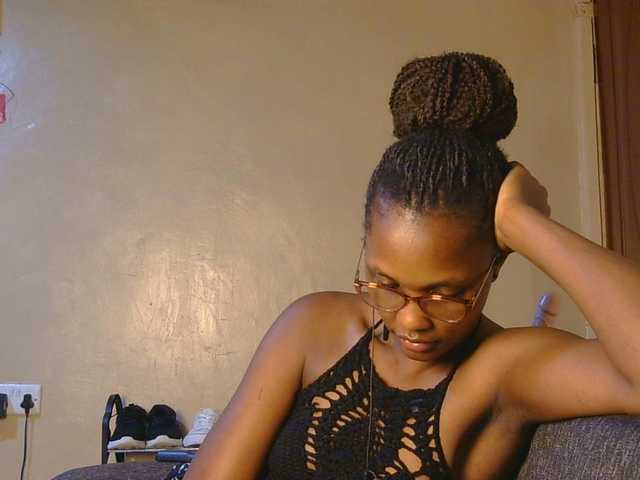cutieglo live cam on BongaCams