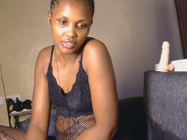cutieglo live cam on BongaCams