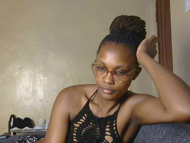 cutieglo live cam on BongaCams