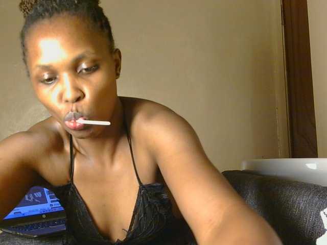cutieglo live cam on BongaCams