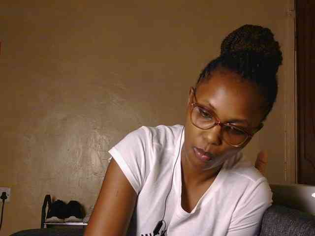 cutieglo Live Webcam on BongaCams