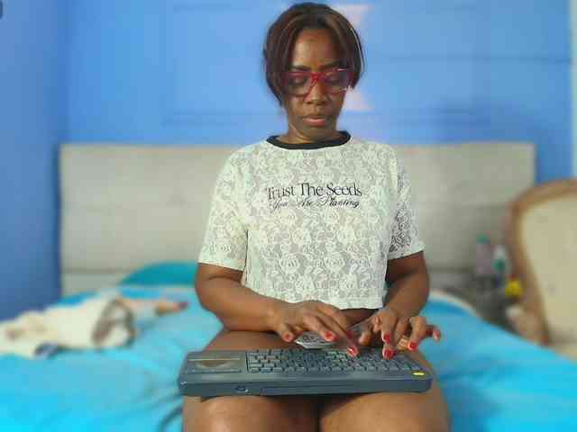 kassandraBrown webcam