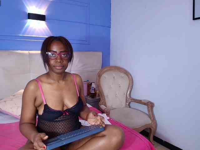 kassandraBrown webcam