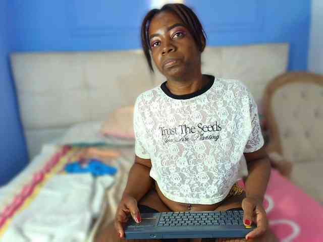 kassandraBrown webcam