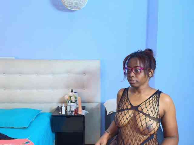kassandraBrown webcam