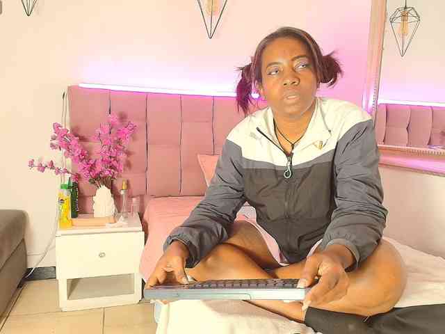 kassandraBrown webcam