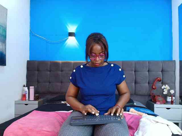 kassandraBrown webcam