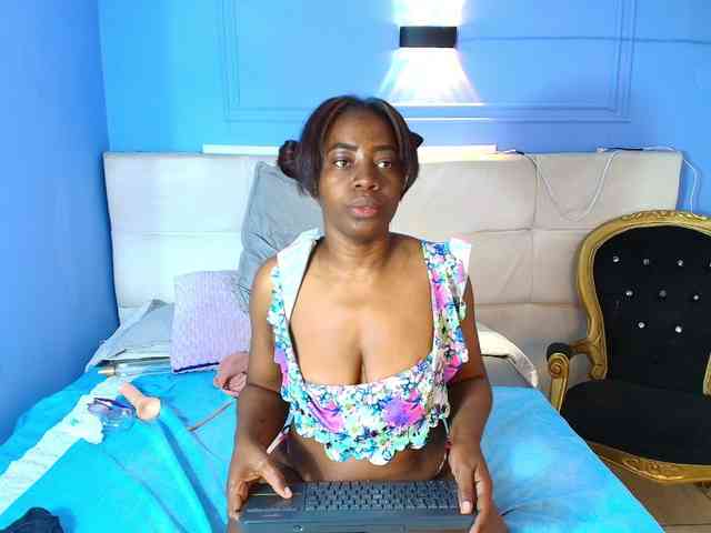 kassandraBrown webcam
