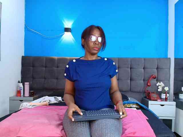 kassandraBrown webcam