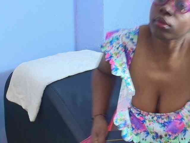 kassandraBrown webcam