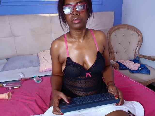 kassandraBrown webcam