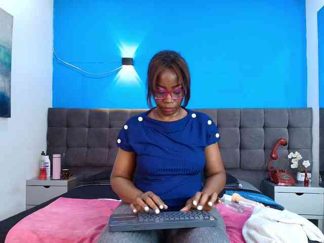 kassandraBrown webcam