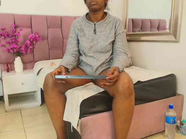 kassandraBrown webcam