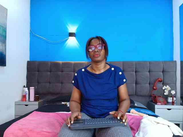 kassandraBrown webcam