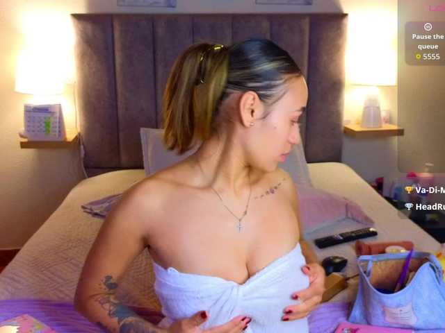 VictoriaHils live cam