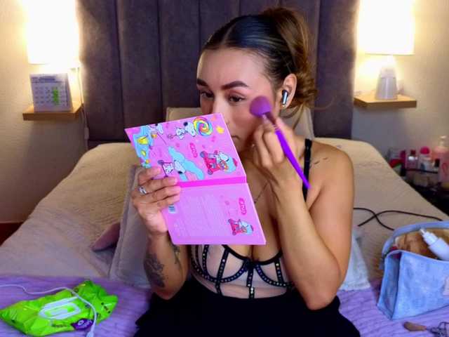 VictoriaHils live cam on BongaCams