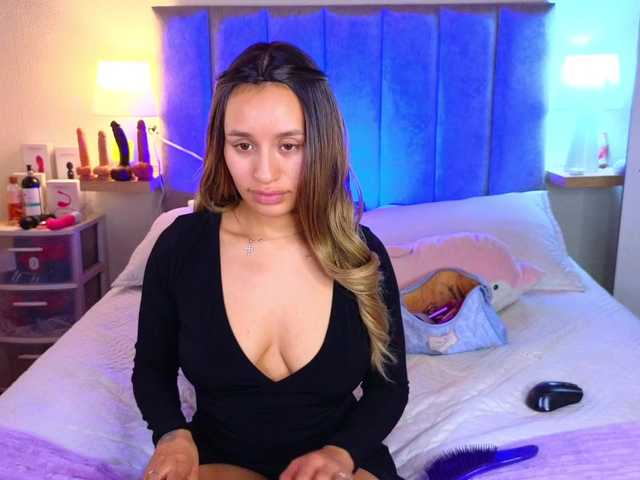 VictoriaHils's BongaCams show and profile