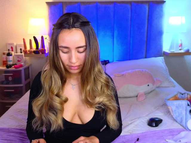 VictoriaHils's BongaCams show and profile