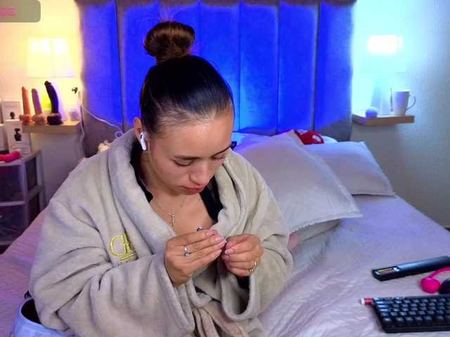 VictoriaHils's BongaCams show and profile