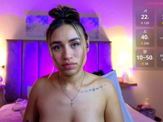 VictoriaHils live cam preview