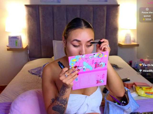 VictoriaHils live cam