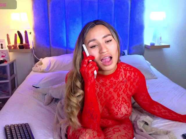 VictoriaHils's BongaCams show and profile