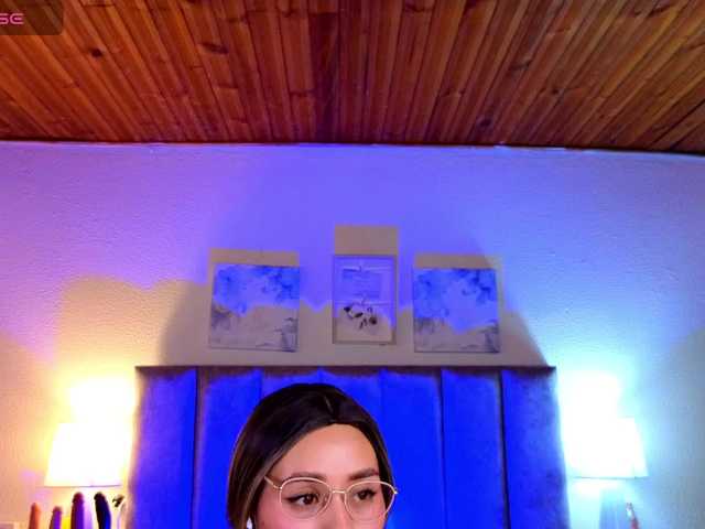 VictoriaHils's BongaCams show and profile