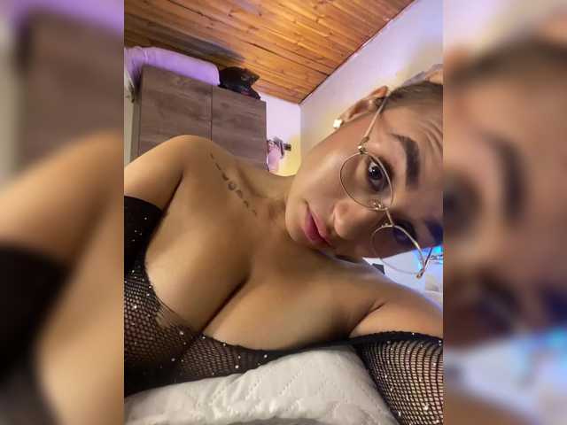 VictoriaHils live cam on BongaCams