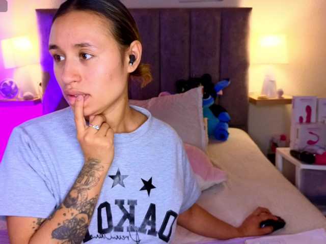 VictoriaHils live cam on BongaCams